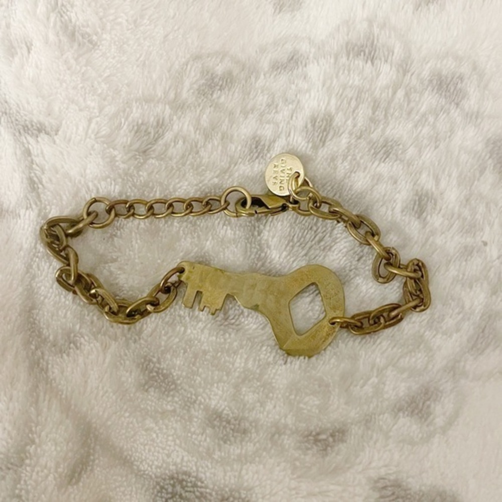 The‎ giving keys bracelet